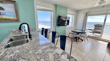 Apartamento, varias camas, balcón (Royal Palms 701) | Restauración