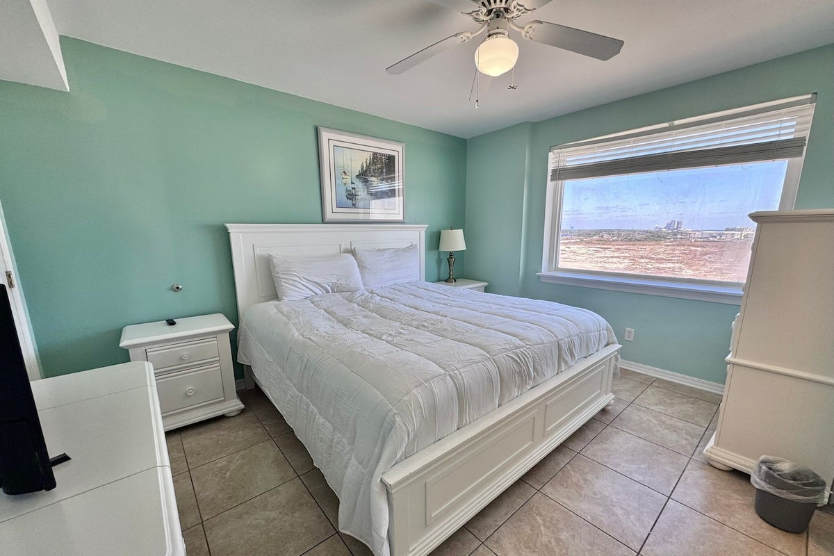Condo, Multiple Beds, Balcony (Royal Palms 701) | 2 bedrooms, individually decorated, individually furnished, bed sheets