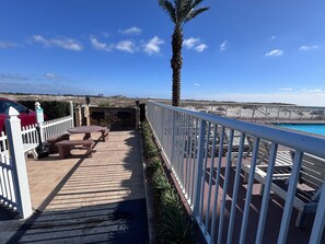 Condo, Plusieurs lits, balcon (Royal Palms 701) | Restauration en plein air