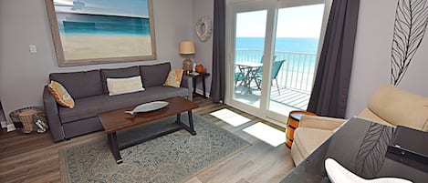 Apartment, Mehrere Betten, Balkon (Seacrest 501) | Wohnbereich
