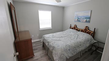 House, Multiple Beds, Kitchen (Silver Sands South) | 2 bedrooms, individually decorated, individually furnished, bed sheets