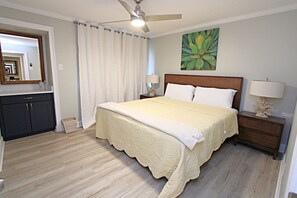 House, Multiple Beds, Balcony, Beach View (Southwinds 6) | 2 bedrooms, individually decorated, individually furnished, bed sheets