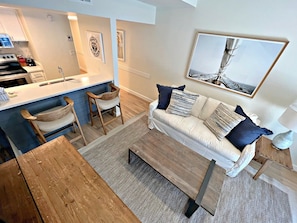 Appartement, 1 queensize bed met slaapbank, balkon, uitzicht op zwembad (Sugar Beach 306) | Woonruimte