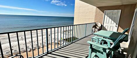 Appart'hôtel, plusieurs lits, balcon (Surf Side Shores 1405) | Restauration extérieure