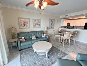 Apartment, Mehrere Betten, Balkon (The Indies 302) | Wohnbereich