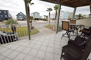 Outdoor dining - The Landing (Gulf Shores)