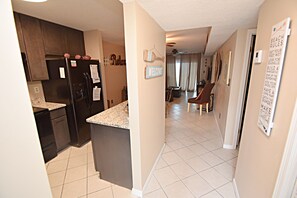 콘도, 침대(여러 개), 발코니, 정원 전망 (The Landing 105) | 전용 주방 | 커피/티 메이커