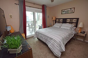 2 bedrooms, individually decorated, individually furnished, bed sheets - The Landing (Gulf Shores)