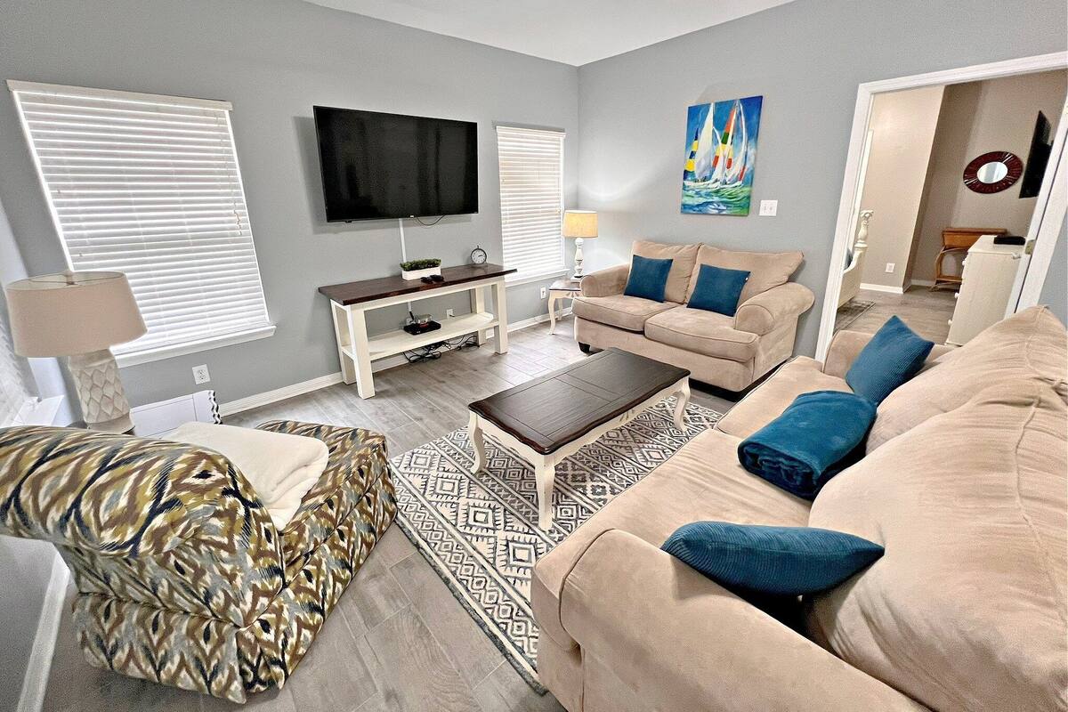 House, Multiple Beds, Patio, Pool View (The Rookery 3502) | Living area
