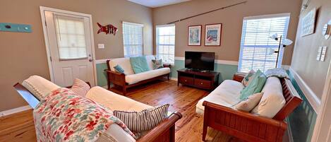 House, Multiple Beds, Patio, Pool View (The Rookery 1401) | Living area