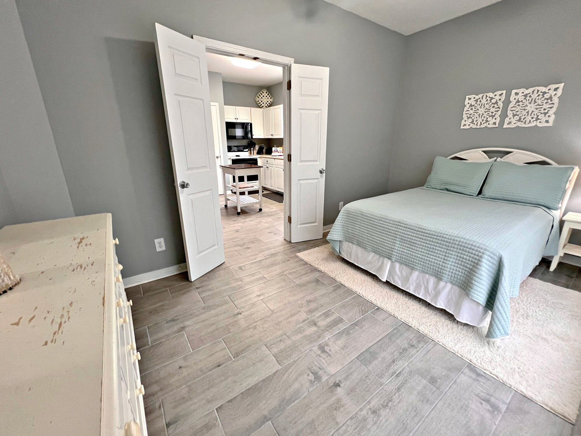 Talo, useita sänkyjä, patio, näköala uima-altaalle (The Rookery 3502) | 3 makuuhuonetta, yksilöllisesti sisustettu, yksilöllisesti kalustettu