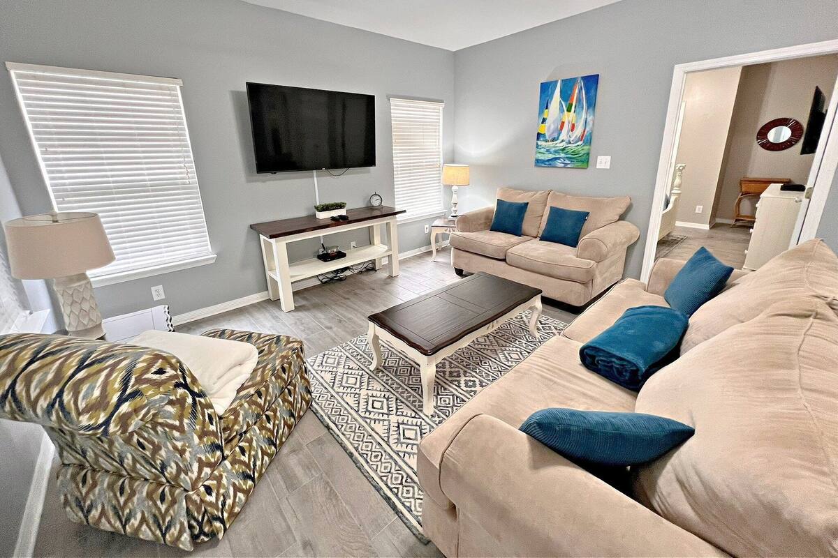 House, Multiple Beds, Patio, Pool View (The Rookery 3502) | Living area