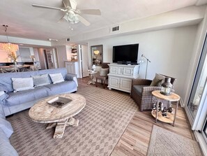 Condo, Berbilang Katil, Balcony (Wind Drift 704E) | Ruang tamu
