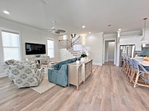 Appart'hôtel, plusieurs lits, cuisine, vue piscine (Southern Coastal) | Coin séjour