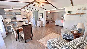 Cottage, nhiều giường, sân hiên, quang cảnh bãi biển (Oakridge Cottage) | Khu phòng khách