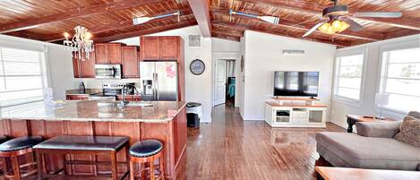 House, Multiple Beds, Patio, Ocean View (My Serenity) | Interior