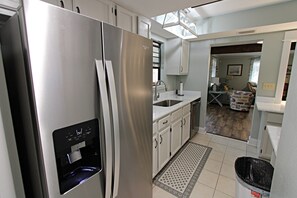 House, Multiple Beds, Patio, Garden View (The Peaceful One) | Private kitchen