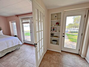 House, Multiple Beds, Patio (Porpoise Pass) - Porpoise Pass - Ground Floor Guest Suite (Foley)