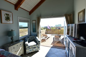 House, Multiple Beds, Balcony, Ocean View (Seagrass Cottage) | 3 bedrooms, individually decorated, individually furnished, bed sheets