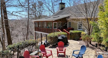 Selah - 12 min Dahlonega, Pool Table, Record Player, 5 Acres with Trails