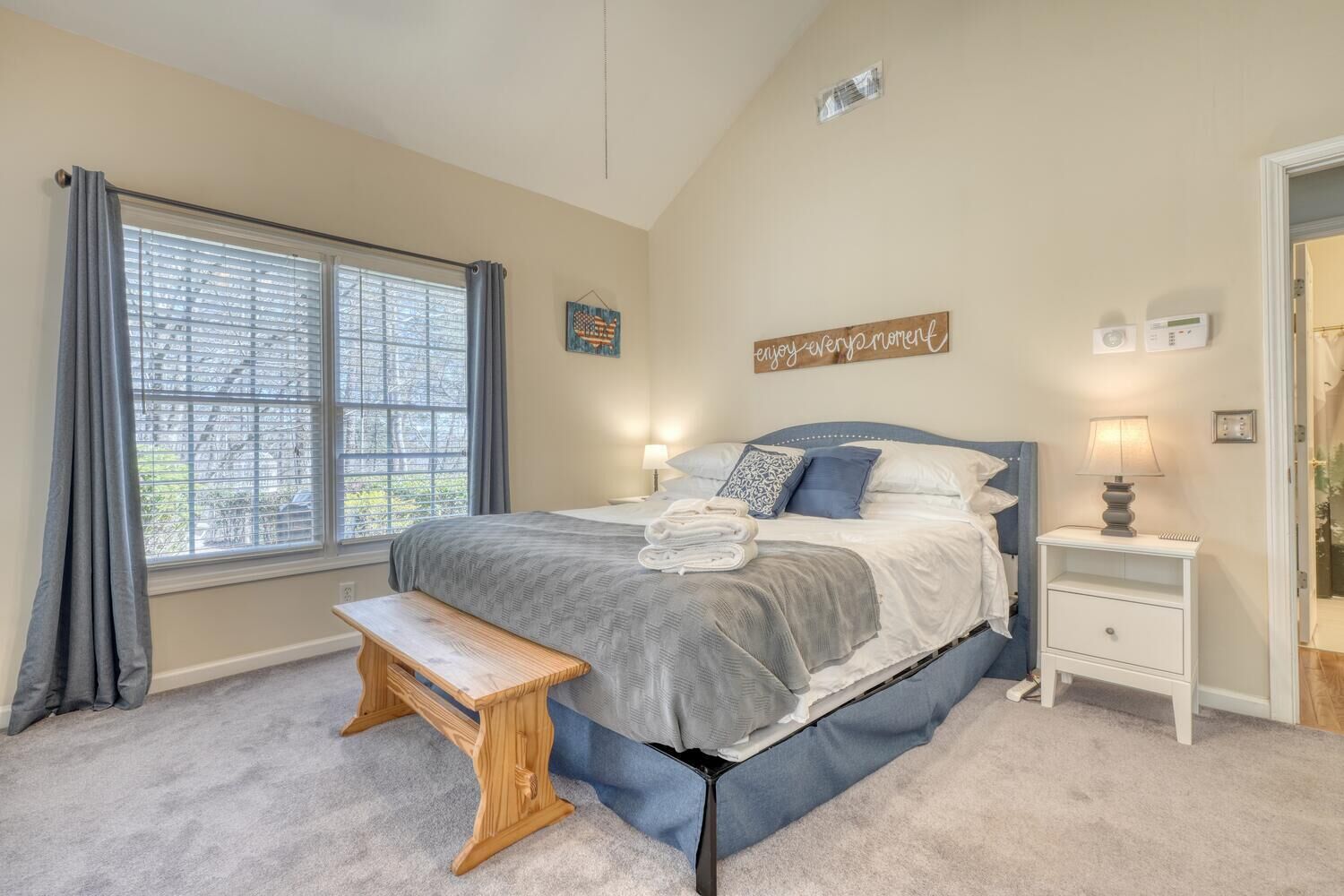 5 bedrooms, iron/ironing board, free WiFi, bed sheets