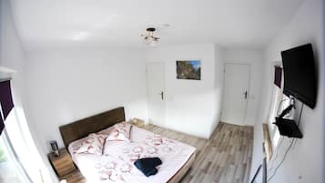 5 dormitorios, escritorio, tabla de planchar con plancha y wifi