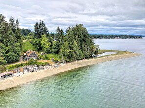 Sun loungers, beach towels