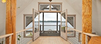 Private Beach Estate on Stretch Island w/ Hot Tub! Pet Friendly!