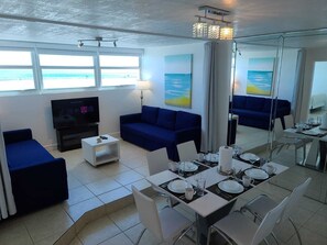Dining - BEACHFRONT CONDO-HOTEL Two rooms with free parking (Miami)