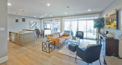 SRS Sunrise Suite ~ Private 2 King Apartment with Parking
