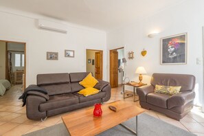 TV, fireplace - Le Napoléon - Appt à moins d'un km de la plage (L'Île-Rousse)