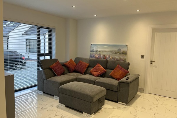 Living Room / Lounge