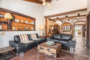 Smart TV - Spacious 3 Bedroom Townhome with Stunning Mountain Views in Benahavis Village  (Benahavís)