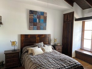 3 bedrooms, desk, iron/ironing board, WiFi - Spacious 3 Bedroom Townhome with Stunning Mountain Views in Benahavis Village  (Benahavís)