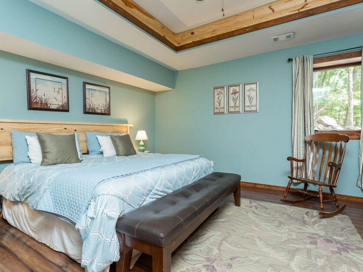 5 quartos, ferros/tábuas de passar roupa, berço de viagem