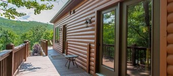 Massanutten Log Home Near Slopes, 2 Master Suites,  Hot Tub, Pool Table, Views