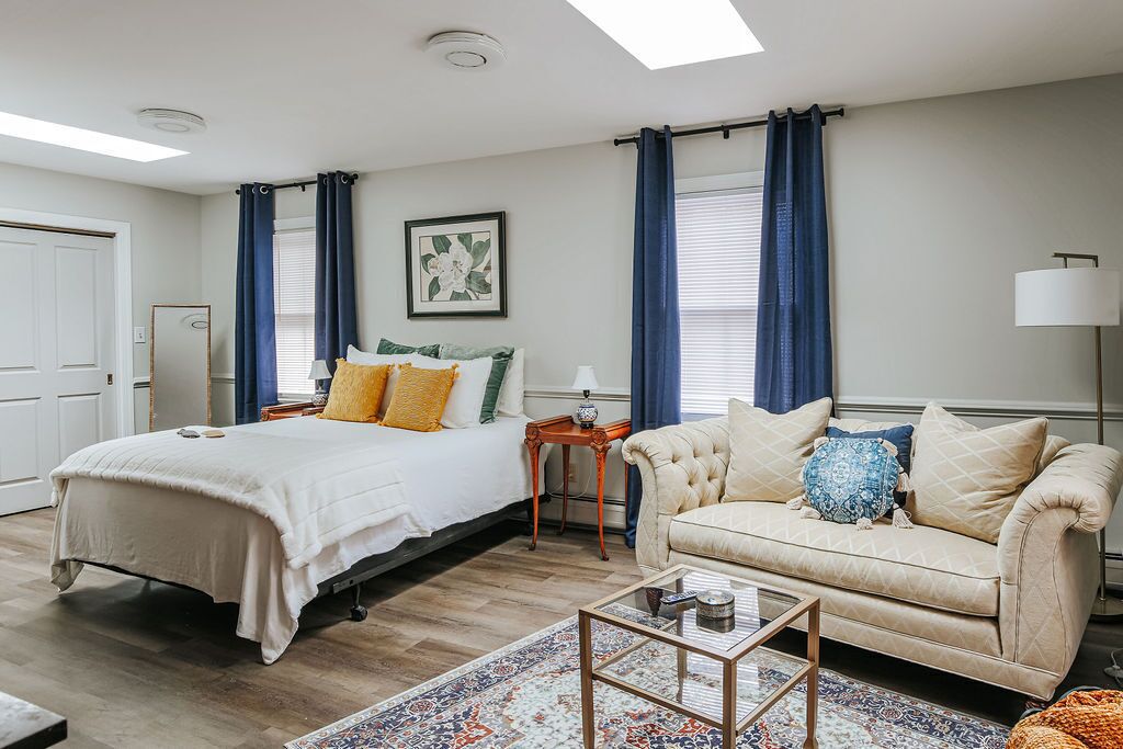 *NEW* Magnolia Suite: Newtown Studio Walk Downtown