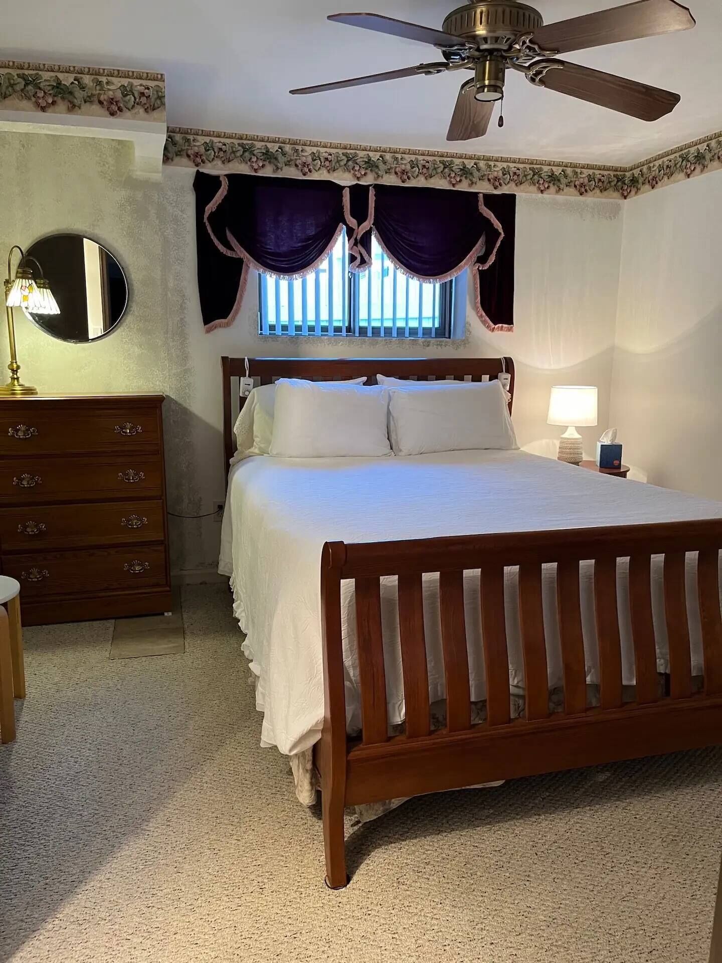 Ground unit of our Boutique Hotel. Enjoy the only unit with a full kitchen!