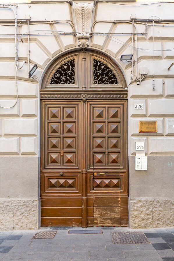 Exterior detail - Duomo Grand Family Loft (Naples)