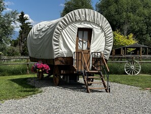 Exterior - Klondike “Conestoga” Wagon at J&J Cabins (Salmon)