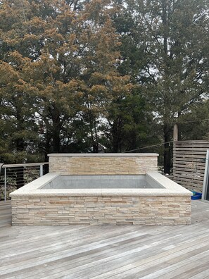 Property grounds - Waterfront modern , dock, roof deck, outdoor kitchen / grill, outdoor shower (Sag Harbor)
