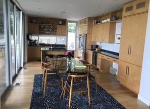 Private kitchen - Waterfront modern , dock, roof deck, outdoor kitchen / grill, outdoor shower (Sag Harbor)