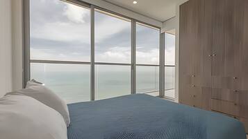 3 bedrooms, iron/ironing board, bed sheets