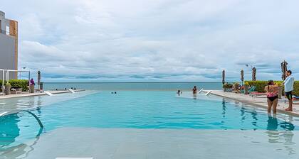 Luxurious 2 Bedroom apt, 32nd Floor - Morros City