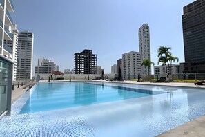 Pool - Luxurious 1 Bedroom Apt on 7th Floor - Infinitum (Cartagena)