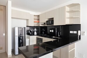 Horno y utensilios de cocina 