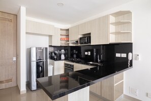 Oven, cookware/dishes/utensils
