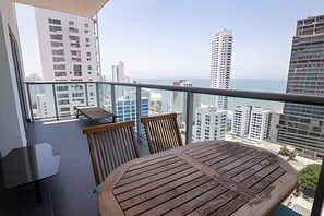 Outdoor dining - Luxurious 2-bd apt on the 23rd floor - Infinitum (Cartagena)