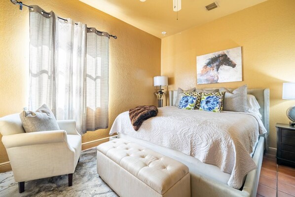 4 habitaciones, tabla de planchar con plancha, wifi y ropa de cama 