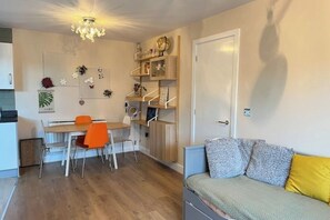 Interior - Free parking 2 beds 2 toilets house in city centre (Birmingham)